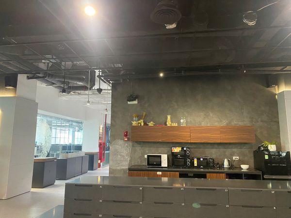 Loa treo tường phát nhạc nền cho văn phòng công ty JC Việt Nam, TP Hà Nội, loa được thiết kế riêng cho quán, bật lớn không tạp âm, miễn phí công lắp đặt, bảo hành dài hạn 5 năm