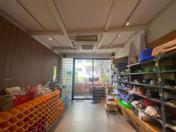 Loa treo tường phát nhạc nền cho cửa hàng Culcat Vietnam, TP.Hà Nội, loa được thiết kế riêng cho quán, bật lớn không tạp âm, miễn phí công lắp đặt, bảo hành dài hạn 5 năm