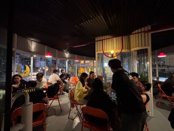 Loa treo tường phát nhạc nền cho nhà hàng Local An Nhau, TP.HCM, loa được thiết kế riêng cho quán, bật lớn không tạp âm, miễn phí công lắp đặt, bảo hành dài hạn 5 năm
