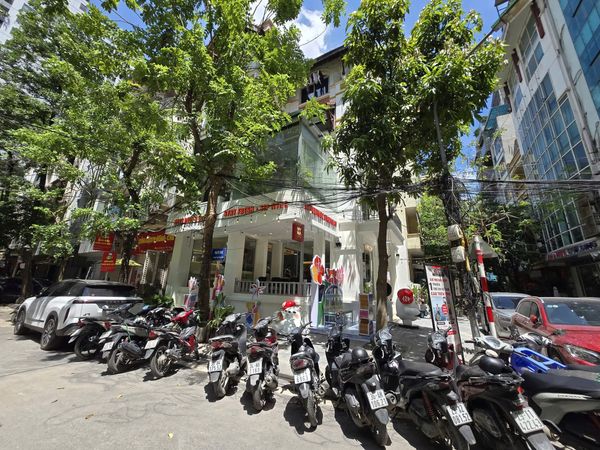 Loa treo tường phát nhạc nền cho NYNA Coffee, loa được thiết kế riêng cho quán, bật lớn không tạp âm, miễn phí công lắp đặt, bảo hành dài hạn 5 năm