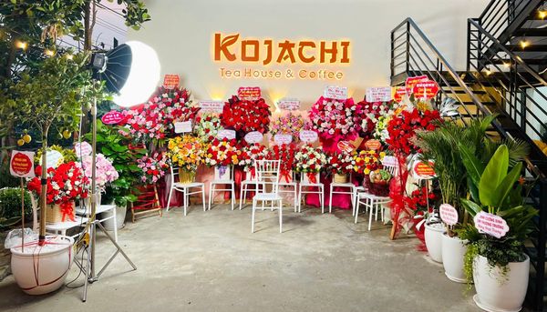 Loa treo tường phát nhạc nền cho KOJACHI - Tea House & Coffee, Phú Thọ, loa được thiết kế riêng cho quán, bật lớn không tạp âm, miễn phí công lắp đặt, bảo hành dài hạn 5 năm