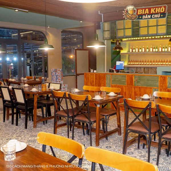 Loa treo tường phát nhạc nền cho BIA KHÔ DÂN CHỦ, TP. HCM, loa được thiết kế riêng cho quán, bật lớn không tạp âm, miễn phí công lắp đặt, bảo hành dài hạn 5 năm