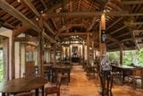 Loa treo tường phát nhạc nền cho nhà hàng Cẩm Thị, TP. HCM, loa được thiết kế riêng cho quán, bật lớn không tạp âm, miễn phí công lắp đặt, bảo hành dài hạn 5 năm