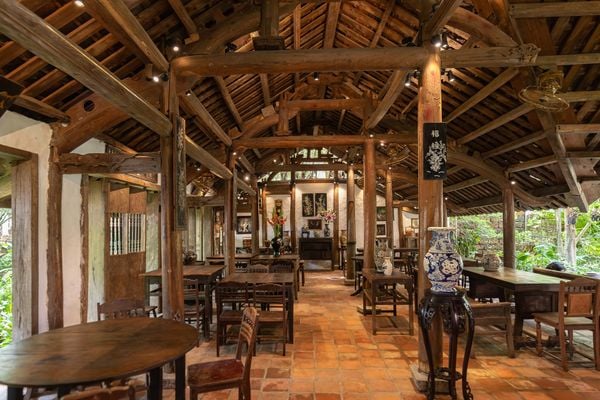 Loa treo tường phát nhạc nền cho nhà hàng Cẩm Thị, TP. HCM, loa được thiết kế riêng cho quán, bật lớn không tạp âm, miễn phí công lắp đặt, bảo hành dài hạn 5 năm