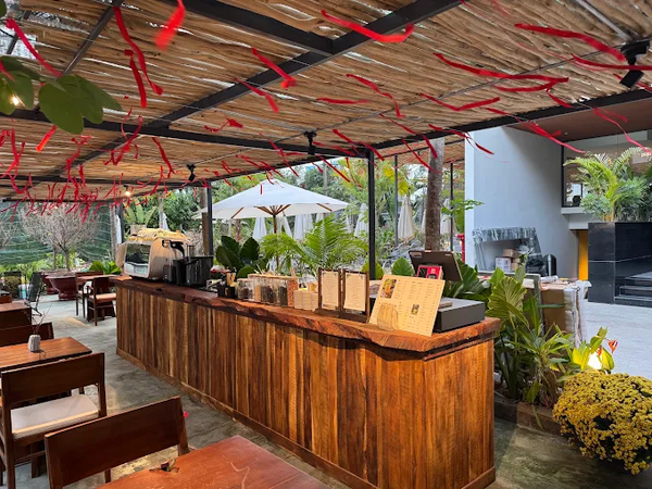Loa treo tường chống nước, loa cột ngoài trời, phát nhạc nền cho nhà hàng Wind Garden Lounge, TP.HCM, loa được thiết kế riêng cho quán, bật lớn không tạp âm, miễn phí công lắp đặt