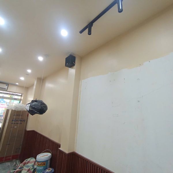 Loa treo tường phát nhạc nền cho Mr.Yi Jjajang- Tiệm Mì Tương Đen Hàn Quốc, loa được thiết kế riêng cho quán, bật lớn không tạp âm, miễn phí công lắp đặt, bảo hành dài hạn 5 năm