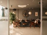 Loa treo tường phát nhạc nền cho Hélios Sky View Cafe, TP. Hà Nội, loa được thiết kế riêng cho quán, bật lớn không tạp âm, miễn phí công lắp đặt, bảo hành dài hạn 5 năm