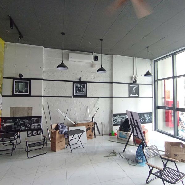 Loa treo tường phát nhạc nền cho quán MILANO COFFEE Tây Mỗ, Hà Nội, loa được thiết kế riêng cho quán, bật lớn không tạp âm, miễn phí công lắp đặt, bảo hành dài hạn 5 năm