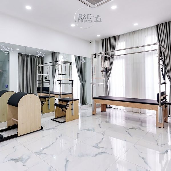 Loa treo tường phát nhạc nền cho R&D Luxury Pilates Quận 9, TP.HCM, loa được thiết kế riêng cho quán, bật lớn không tạp âm, miễn phí công lắp đặt, bảo hành dài hạn 5 năm