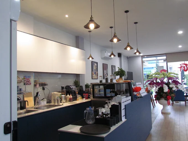 Loa treo tường phát nhạc nền cho Vy's Cafe, T. Bình Dương, loa được thiết kế riêng cho quán, bật lớn không tạp âm, miễn phí công lắp đặt, bảo hành dài hạn 5 năm