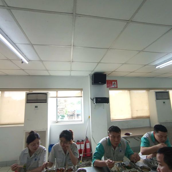 Loa treo tường thông báo, phát nhạc nền cho công ty Daiwa Plastics Thăng Long, Hà Nội, loa được thiết kế riêng cho quán, bật lớn không tạp âm, miễn phí công lắp đặt, bảo hành dài hạn 5 năm