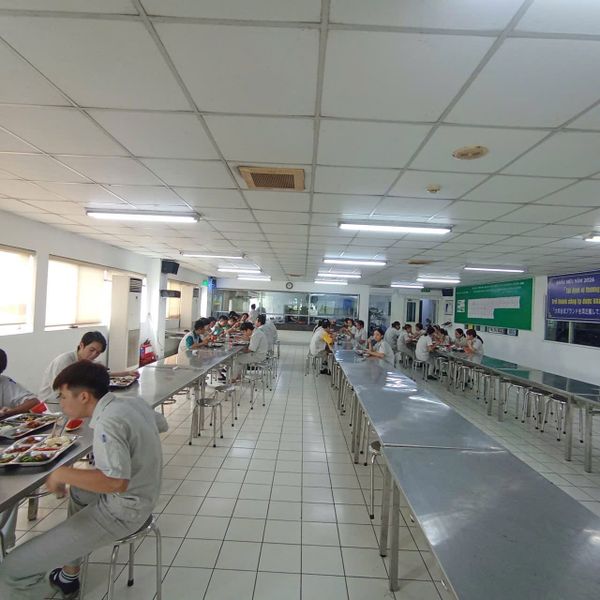 Loa treo tường thông báo, phát nhạc nền cho công ty Daiwa Plastics Thăng Long, Hà Nội, loa được thiết kế riêng cho quán, bật lớn không tạp âm, miễn phí công lắp đặt, bảo hành dài hạn 5 năm