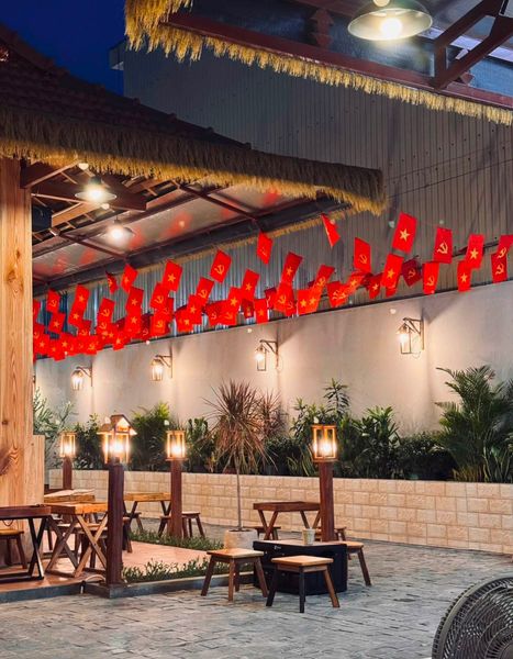 Loa treo tường phát nhạc nền cho Thằng Bờm Coffee, Gia Lai, loa được thiết kế riêng cho quán, bật lớn không tạp âm, miễn phí công lắp đặt, bảo hành dài hạn 5 năm