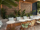 Loa ngoài trời phát nhạc nền cho Café Carré, TP.HCM, loa được thiết kế riêng cho quán, bật lớn không tạp âm, miễn phí công lắp đặt, bảo hành dài hạn 5 năm