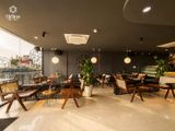 Loa treo tường phát nhạc nền cho Hélios Sky View Cafe, TP. Hà Nội, loa được thiết kế riêng cho quán, bật lớn không tạp âm, miễn phí công lắp đặt, bảo hành dài hạn 5 năm