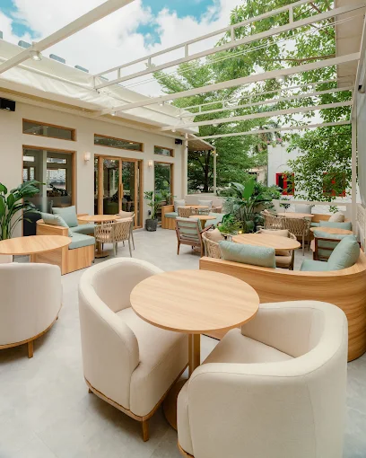 Loa ngoài trời phát nhạc nền cho Café Carré, TP.HCM, loa được thiết kế riêng cho quán, bật lớn không tạp âm, miễn phí công lắp đặt, bảo hành dài hạn 5 năm