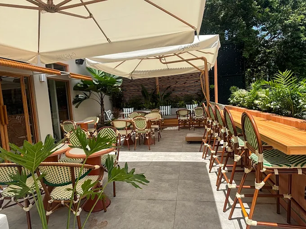 Loa ngoài trời phát nhạc nền cho Café Carré, TP.HCM, loa được thiết kế riêng cho quán, bật lớn không tạp âm, miễn phí công lắp đặt, bảo hành dài hạn 5 năm