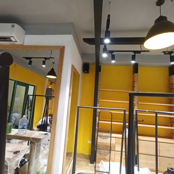 Loa treo tường phát nhạc nền cho GINKGO Concept Store 14-16 Nha Tho, TP.Hà Nội, loa được thiết kế riêng cho quán, bật lớn không tạp âm, miễn phí công lắp đặt, bảo hành dài hạn 5 năm