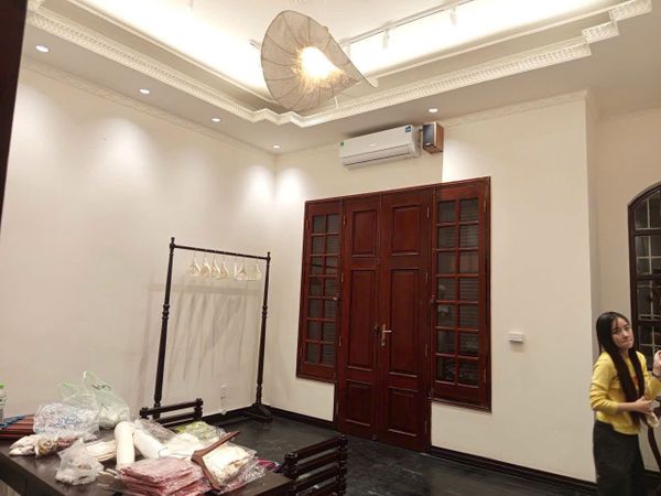 Loa treo tường phát nhạc nền cho DU NHIÊN FLAGSHIP SPACE, TP. Hà Nội, loa được thiết kế riêng cho quán, bật lớn không tạp âm, miễn phí công lắp đặt, bảo hành dài hạn 5 năm