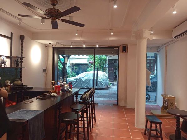 Loa treo tường phát nhạc nền cho DU NHIÊN FLAGSHIP SPACE, TP. Hà Nội, loa được thiết kế riêng cho quán, bật lớn không tạp âm, miễn phí công lắp đặt, bảo hành dài hạn 5 năm