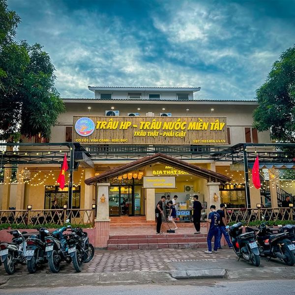 Loa treo tường phát nhạc nền cho nhà hàng Trâu HP - Trâu nước Miền Tây, Hà Nội, loa được thiết kế riêng cho quán, bật lớn không tạp âm, miễn phí công lắp đặt, bảo hành dài hạn 5 năm