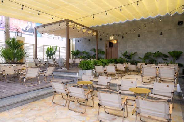 Loa treo tường phát nhạc nền cho King Coffee Vũng Tàu, loa được thiết kế riêng cho quán, bật lớn không tạp âm, miễn phí công lắp đặt, bảo hành dài hạn 5 năm
