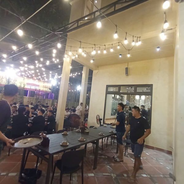 Loa treo tường phát nhạc nền cho nhà hàng Trâu HP - Trâu nước Miền Tây, Hà Nội, loa được thiết kế riêng cho quán, bật lớn không tạp âm, miễn phí công lắp đặt, bảo hành dài hạn 5 năm
