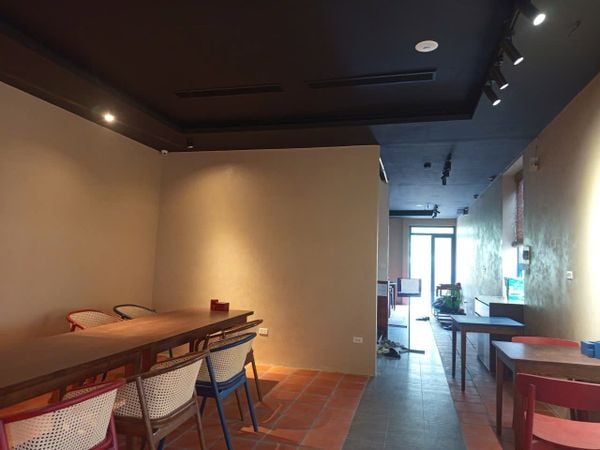 Loa treo tường phát nhạc nền cho nhà hàng Pai Kin Khao, TP.Hà Nội, loa được thiết kế riêng cho quán, bật lớn không tạp âm, miễn phí công lắp đặt, bảo hành dài hạn 5 năm
