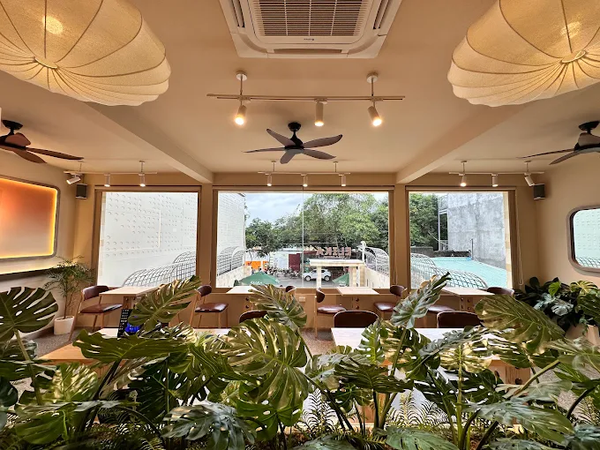 Loa treo tường phát nhạc nền cho ELIKA Tea & Café, Biên Hoà, loa được thiết kế riêng cho quán, bật lớn không tạp âm, miễn phí công lắp đặt, bảo hành dài hạn 5 năm