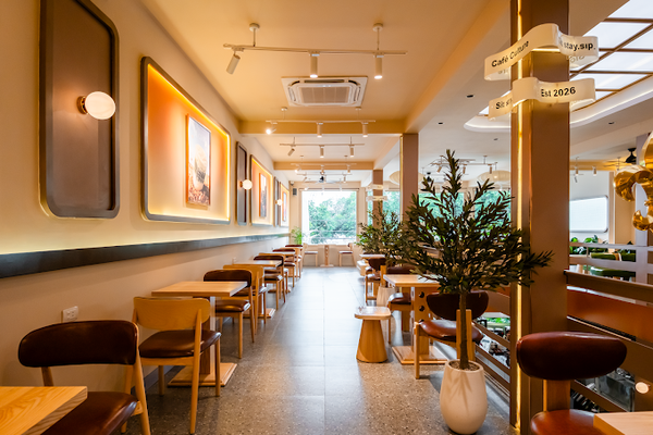 Loa treo tường phát nhạc nền cho ELIKA Tea & Café, Biên Hoà, loa được thiết kế riêng cho quán, bật lớn không tạp âm, miễn phí công lắp đặt, bảo hành dài hạn 5 năm