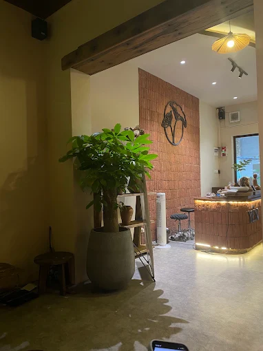 Loa treo tường phát nhạc nền cho Yên Spa & Wellness, TP Hà Nội, loa được thiết kế riêng cho quán, bật lớn không tạp âm, miễn phí công lắp đặt, bảo hành dài hạn 5 năm
