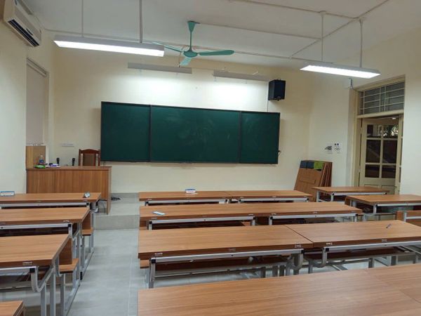 Loa treo tường lớp học tại Trường THCS Năng khiếu Đại học Sư phạm, bật lớn không tạp âm, miễn phí công lắp đặt, bảo hành dài hạn 5 năm