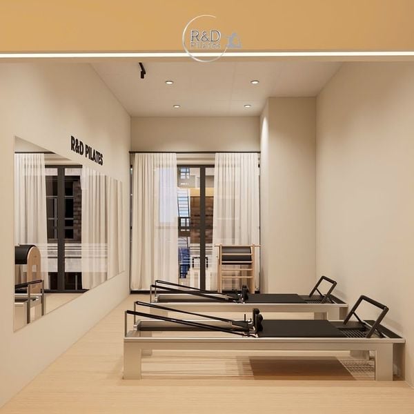 Loa treo tường phát nhạc nền cho R&D Luxury Pilates Quận 10, TP.HCM, loa được thiết kế riêng cho quán, bật lớn không tạp âm, miễn phí công lắp đặt, bảo hành dài hạn 5 năm