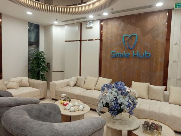 Loa âm trần phát nhạc nền cho nha khoa SmileHub, TP. Hà Nội, loa được thiết kế riêng cho quán, bật lớn không tạp âm, miễn phí công lắp đặt, bảo hành dài hạn 5 năm
