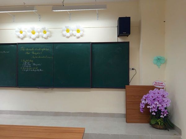 Loa treo tường lớp học tại Trường THCS Năng khiếu Đại học Sư phạm, bật lớn không tạp âm, miễn phí công lắp đặt, bảo hành dài hạn 5 năm