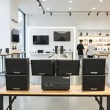 Dàn loa sân vườn: Amply A156PU Goldsound 200w + 6 loa treo tường ngoài trời V102NT Goldsound - 17w, loa được thiết kế riêng cho quán, bật lớn không tạp âm, không bao gồm công lắp đặt, bảo hành 12 tháng