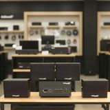 Dàn loa sân vườn: Amply A156PU Goldsound 200w + 4 loa treo tường ngoài trời V102NT Goldsound - 17w, loa được thiết kế riêng cho quán, bật lớn không tạp âm, không bao gồm công lắp đặt, bảo hành 12 tháng