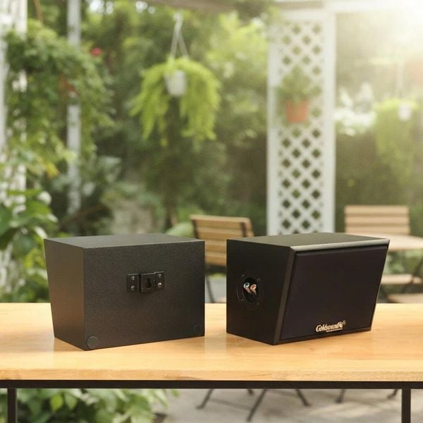 Loa treo tường ngoài trời V102NT Goldsound (số lượng 1 loa, tặng mái che), công suất 17w, thiết kế chống nước, loa bass 3 inch, kích thước rộng 23 cm, cao 17 cm, sâu 17.7 cm, bảo hành 12 tháng.