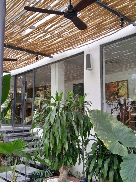 Loa treo tường chống nước, loa cột ngoài trời, phát nhạc nền cho nhà hàng Wind Garden Lounge, TP.HCM, loa được thiết kế riêng cho quán, bật lớn không tạp âm, miễn phí công lắp đặt