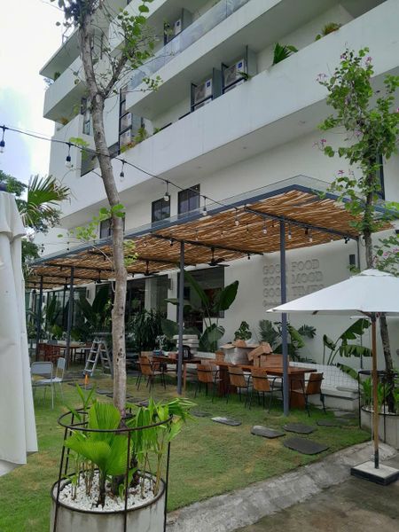 Loa treo tường chống nước, loa cột ngoài trời, phát nhạc nền cho nhà hàng Wind Garden Lounge, TP.HCM, loa được thiết kế riêng cho quán, bật lớn không tạp âm, miễn phí công lắp đặt