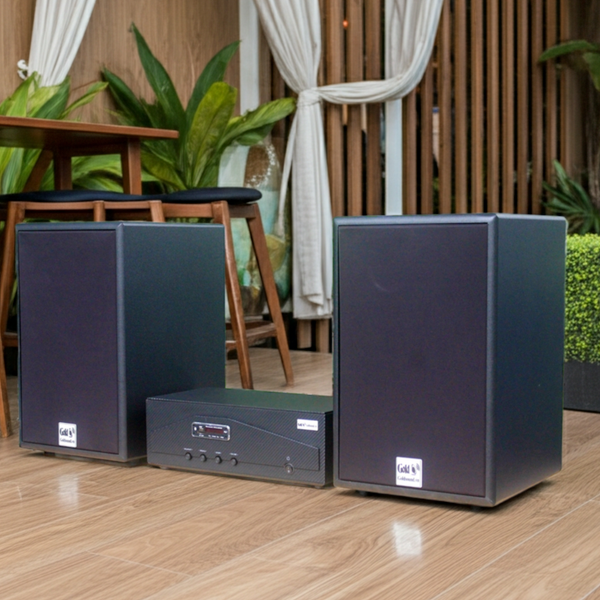 Loa treo tường sân vườn, loa ngoài trời: Amply Goldsound A918 hai kênh 1200w + 2 loa Goldsound treo tường ngoài trời V230NT 230w, loa được thiết kế riêng cho quán, bật lớn không tạp âm, miễn phí công lắp đặt, bảo hành dài hạn 5 năm.