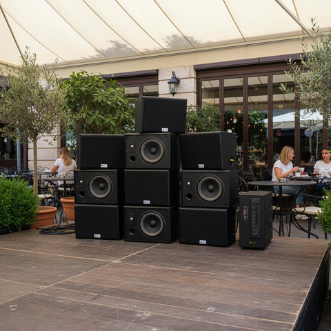 Dàn loa treo tường, phát nhạc nền cho quán cafe, nhà hàng: Amply A906 + 10 V130, Amply 2 vùng âm lượng, loa được thiết kế riêng, bật lớn không tạp âm, miễn phí công lắp đặt, bảo hành dài hạn 5 năm.