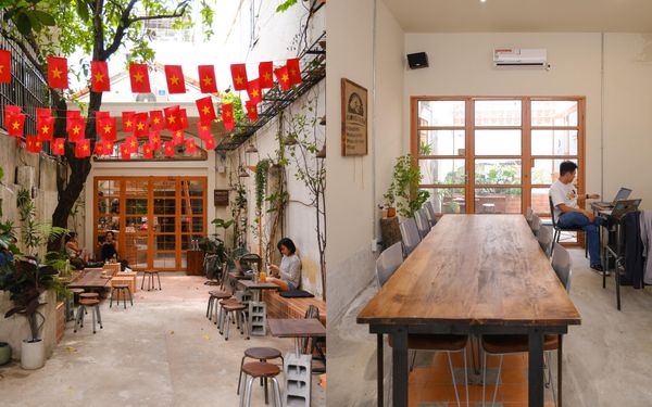 Loa treo tường sân vườn thông báo, phát nhạc nền tự động Goldsound cho Phường Cà Phê, TP.HCM, loa được thiết kế riêng cho quán, bật lớn không tạp âm, miễn phí công lắp đặt, bảo hành dài hạn 5 năm