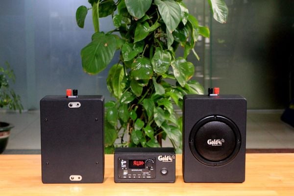 Dàn âm thanh xe ô tô: A120 CAR + 2 V40CAR Goldsound, chuyên loa xe khách, xe tải, xe du lịch