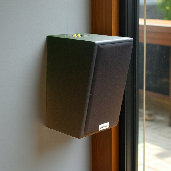 Loa Goldsound vệ tinh treo tường V40C SG (Số lượng 1 loa) công suất 40w, loa bass 4 inch, treble 2 inch, kích thước rộng 18.5 cm, cao 28 cm, sâu 22.5 cm, bảo hành dài hạn 5 năm.