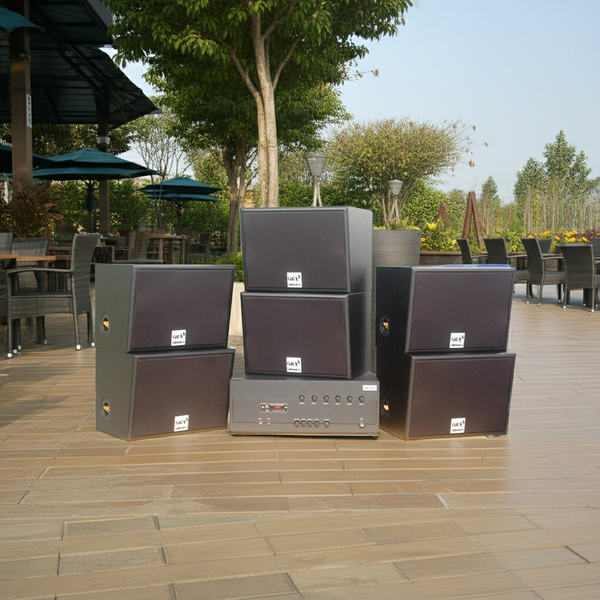 Dàn loa treo tường: Amply A384-6K Goldsound 6 vùng âm lượng 1200w + 6 loa Goldsound V130 - 130w, Amply 4 - 6 vùng âm lượng, loa được thiết kế riêng cho quán, bật lớn không tạp âm, miễn phí công lắp đặt, bảo hành dài hạn 5 năm.