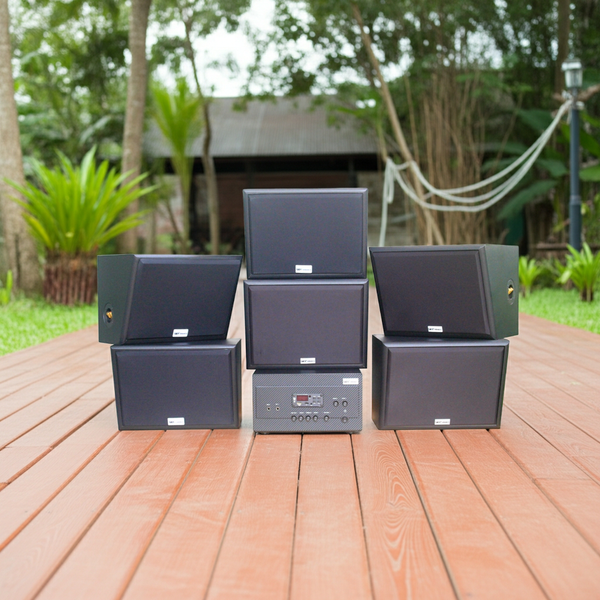 Dàn loa sân vườn: Amply A917 + 6 V130NT, Amply hai vùng âm lượng, loa được thiết kế riêng, bật lớn không tạp âm, miễn phí công lắp đặt, bảo hành dài hạn 5 năm.