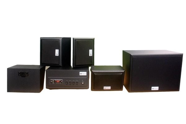 Dàn loa sân vườn: Amply A501 Goldsound 500w + 4 loa Goldsound ngoài trời V40NT 40w + 01 trầm, loa được thiết kế riêng cho quán, bật lớn không tạp âm, miễn phí công lắp đặt, bảo hành 12 tháng