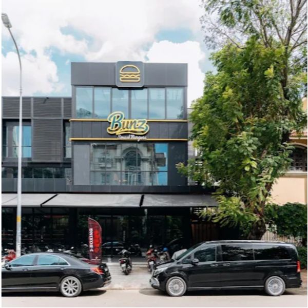 Loa nhà hàng, phát nhạc nền tự động cho Bunz Smash Burgers, TP HCM, loa được thiết kế riêng cho quán, bật lớn không tạp âm, miễn phí công lắp đặt, bảo hành dài hạn 5 năm