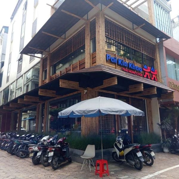Loa treo tường phát nhạc nền cho nhà hàng Pai Kin Khao, TP.Hà Nội, loa được thiết kế riêng cho quán, bật lớn không tạp âm, miễn phí công lắp đặt, bảo hành dài hạn 5 năm